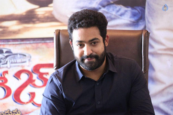 janatha garage,jr ntr,fans,benefit show tickets,record price to janatha garage benefit show tickets  ఎన్టీఆర్ అభిమానులు అస్సలు మారలేదు!